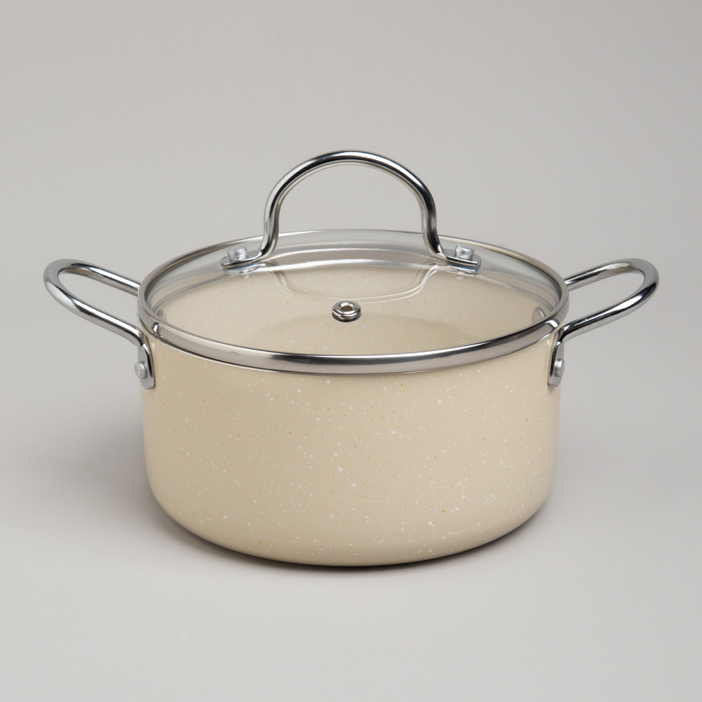 Кастрюля с крышкой