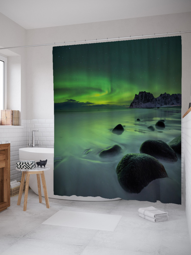 Штора для ванной с водоотталкивающей пропиткой «Северное сияние на горизонте» | JoyArty