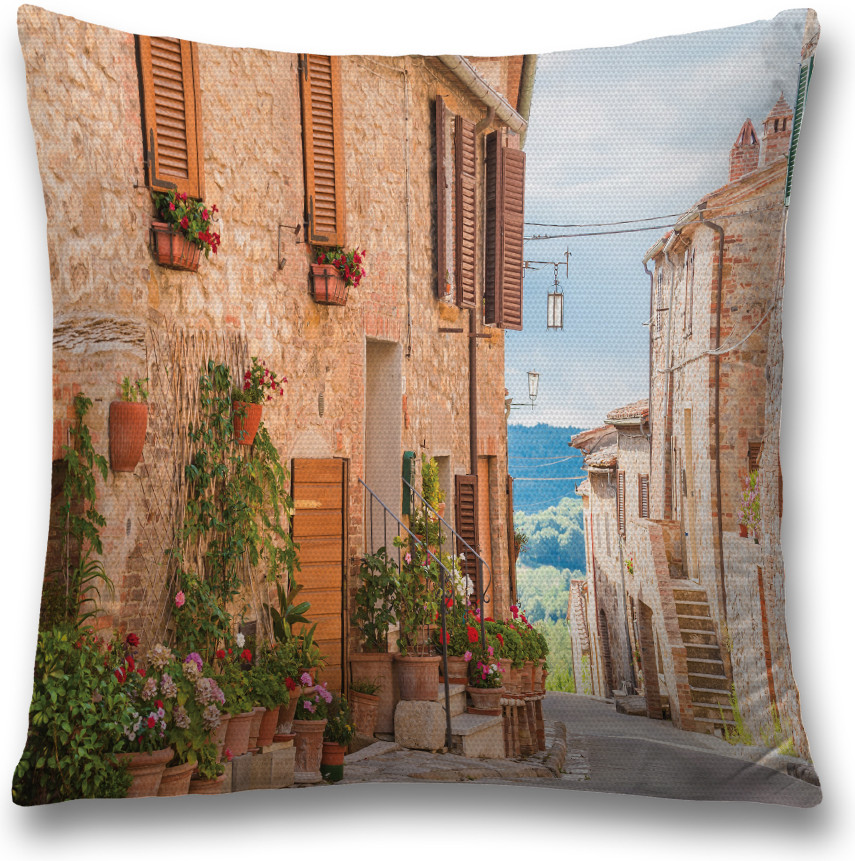 Наволочка декоративная «Пустые мирные улицы» | JoyArty