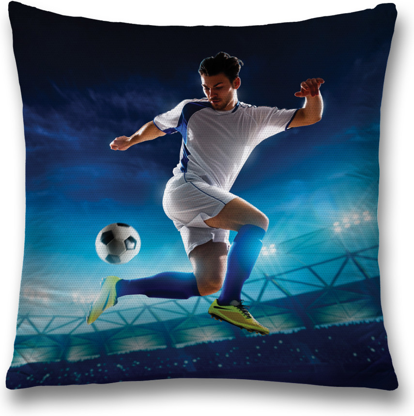 Наволочка декоративная «Футбольный финт» | JoyArty