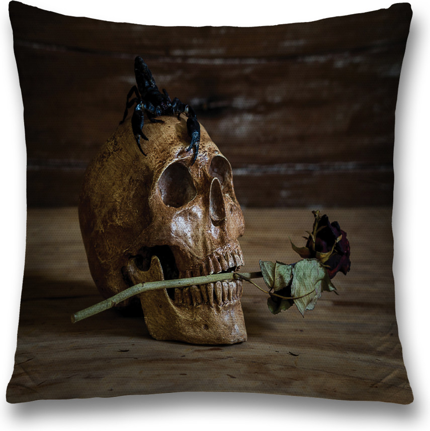 Наволочка декоративная «Череп с розой» | JoyArty