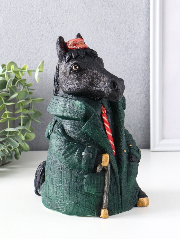 Фигурка «Конь в пальто»