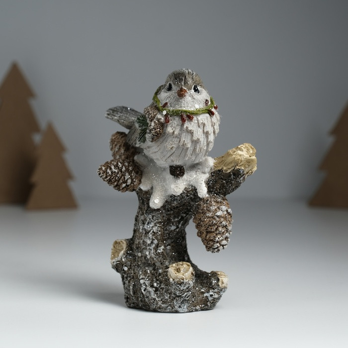 Фигурка «Воробышек в венке с ягодками и шишками на дереве»