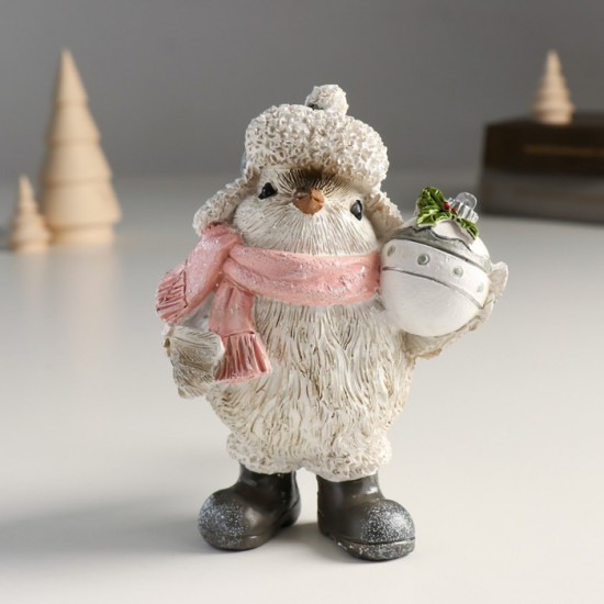 Фигурка «Воробышек в шапке-ушанке с новогодним шариком»