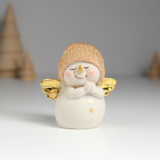 Фигурка «Снеговик в золотистом вязанном колпаке с крылышками»