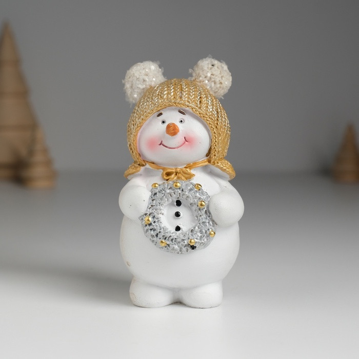 Фигурка «Снеговик в шапке с помпошками»