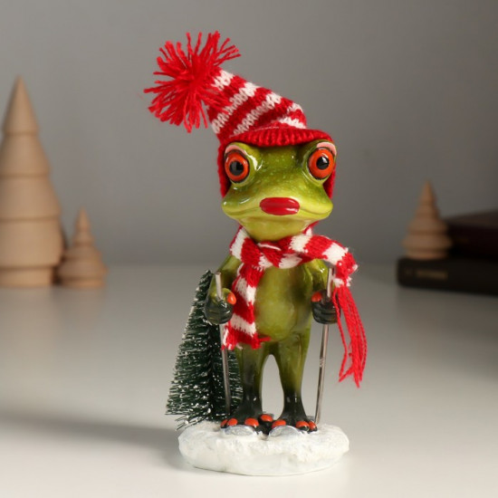 Фигурка «Лягуха в шапочке и шарфике на лыжах»