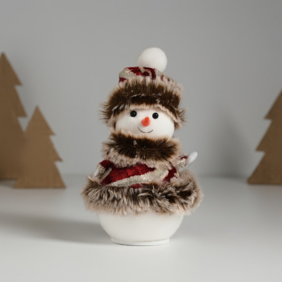 Фигурка «Снеговик в красной шубке с узорами»