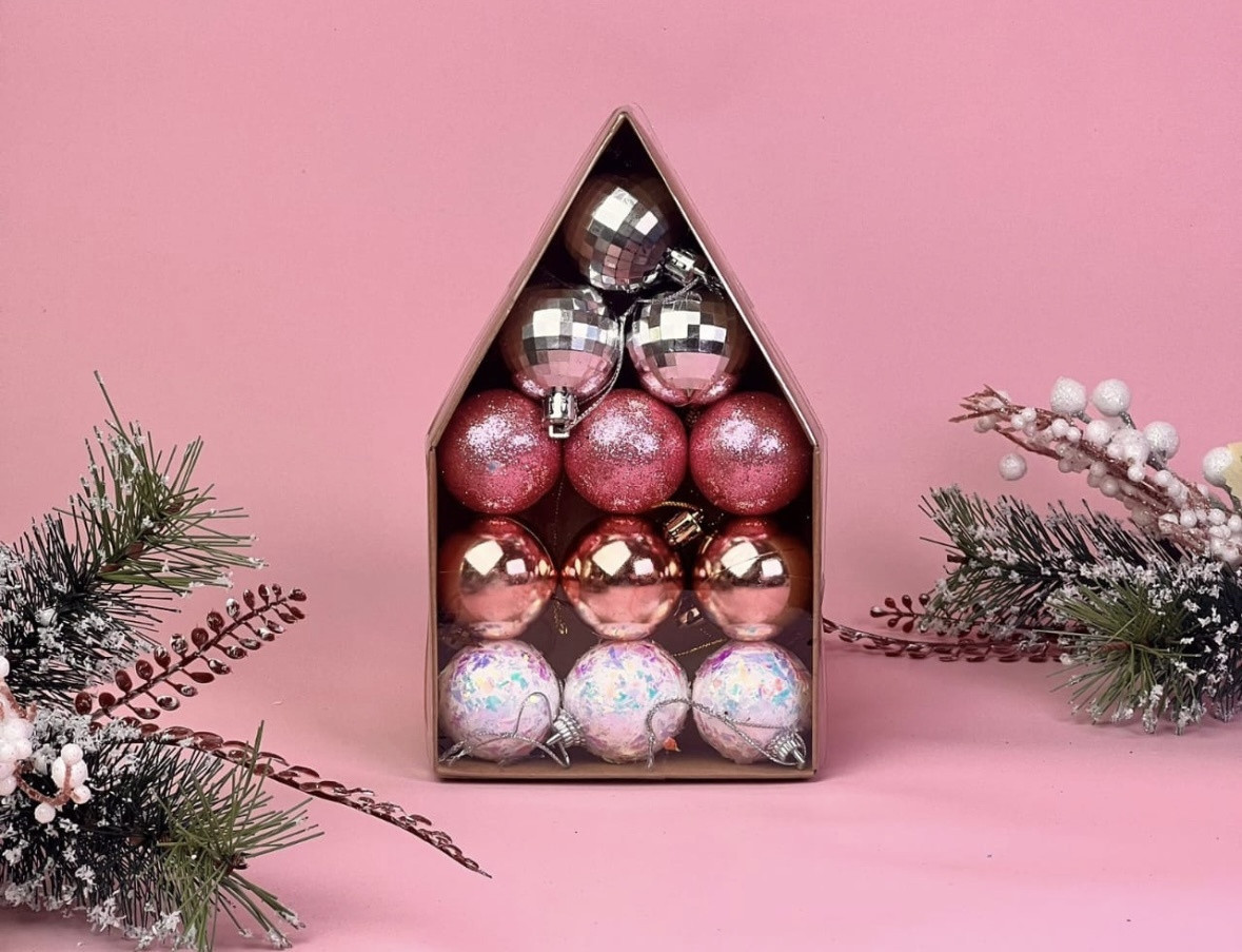 Набор игрушек на елку