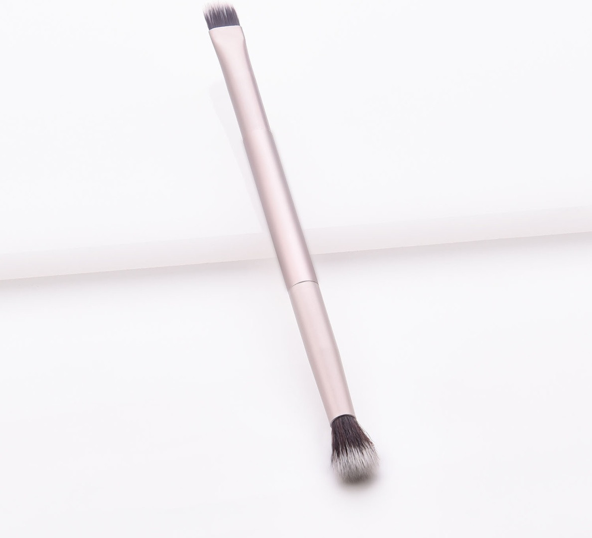 Кисть для макияжа