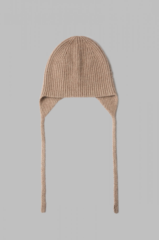 Шапка женская с шерстью енота | Finn Flare