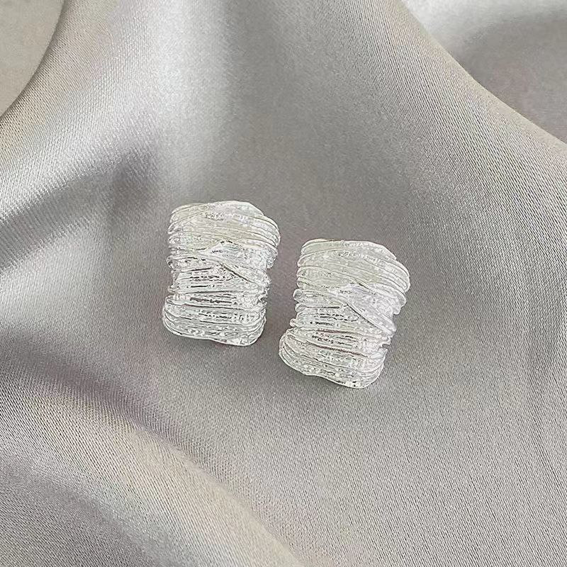 Серьги с волнистой текстурой