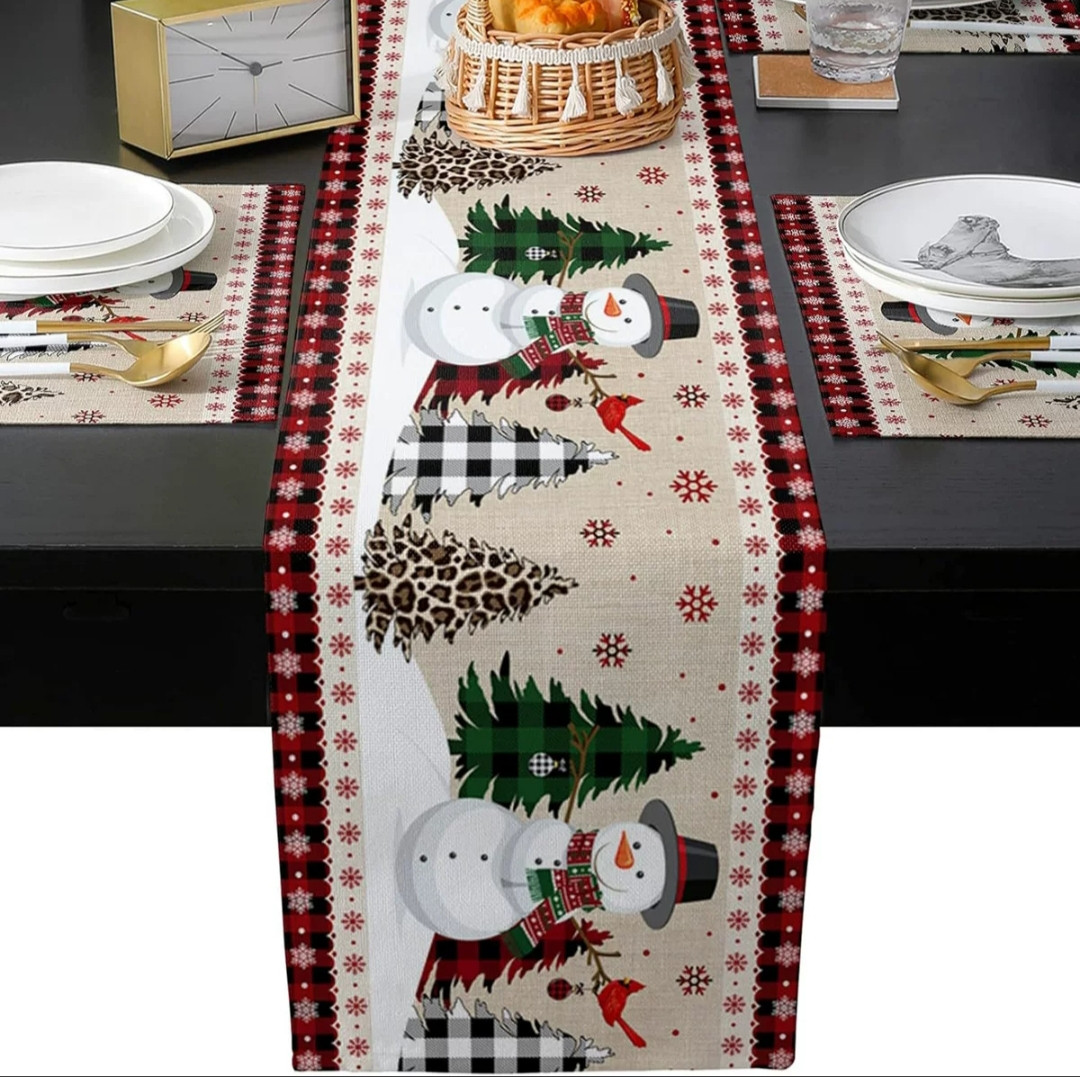 Новогодняя дорожка на стол «Волшебный лес»