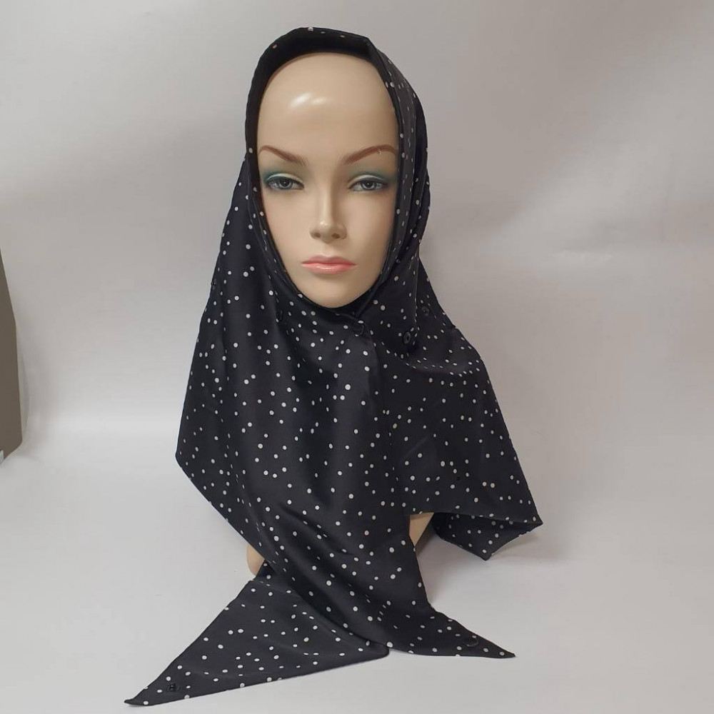 Бактус женский с глянцевой поверхность и заклепками на флисе «Fashion»