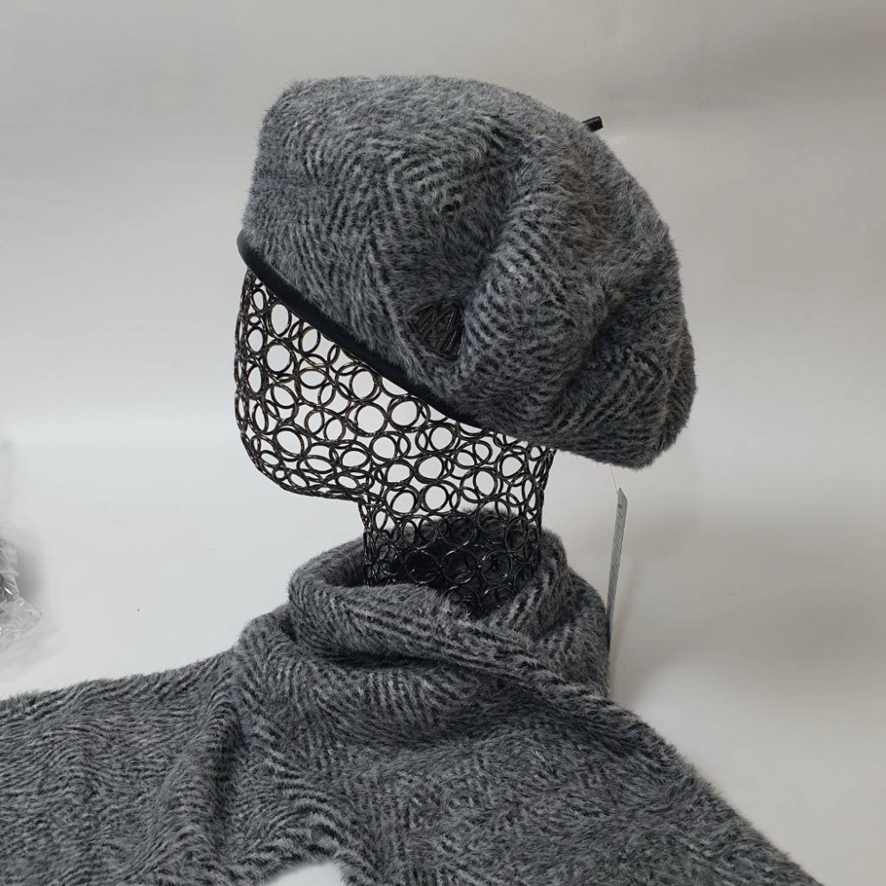 Комплект для женщин из берета с шарфом | Gerda