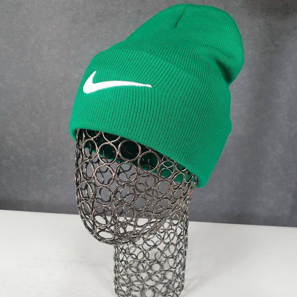 Шапка однотонная с отворотом, двойная вязка