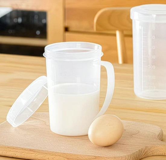 Мерный стакан с крышкой и ручкой