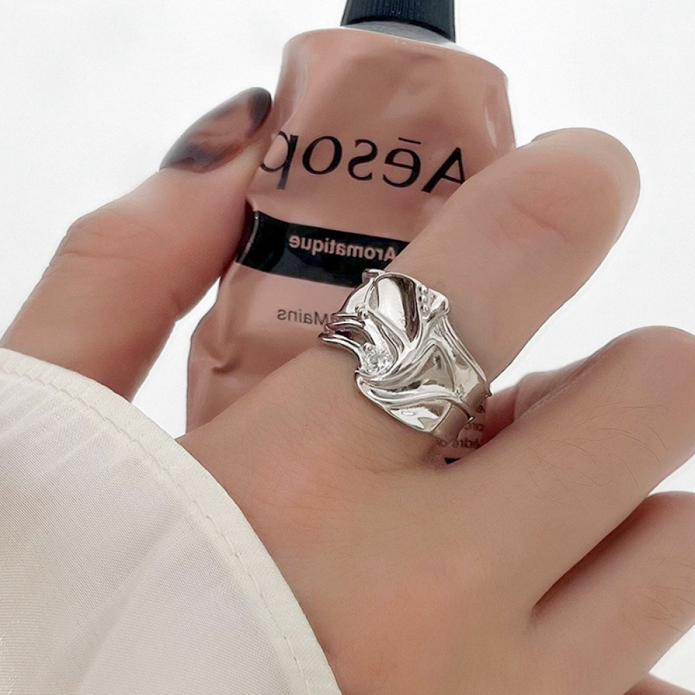 Кольцо женское серебристое