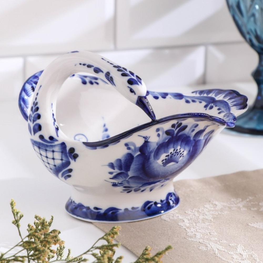 Конфетница фарфор «Лебедь»