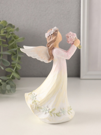 Фигурка «Девушка-ангел в нежно-розовом платье, с букетом незабудок»