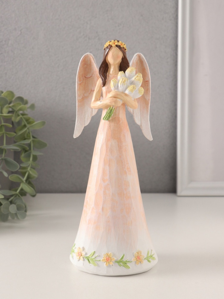 Фигурка «Девушка-ангел в персиковом платье с букетом тюльпанов»