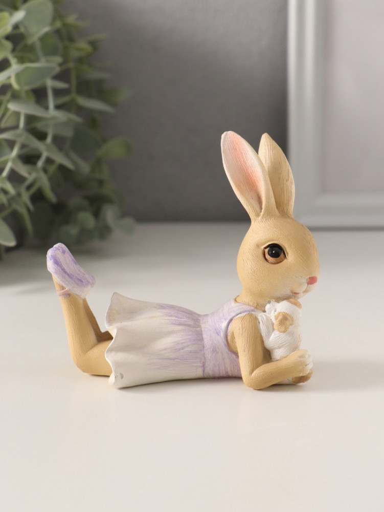 Фигурка «Зайка в сиреневом сарафане с щеночком»