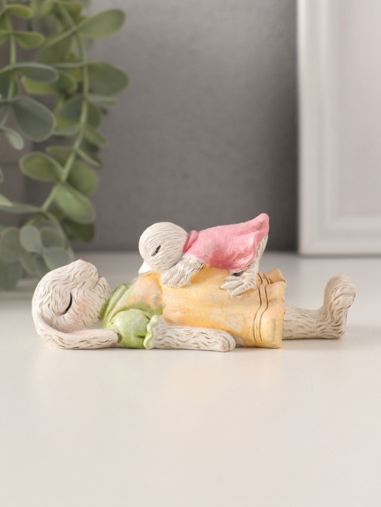 Фигурка «Зайка и цыплёнок: здоровый сон»