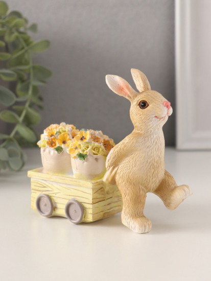 Фигурка «Зайчик везёт цветочные горшки на тележке»