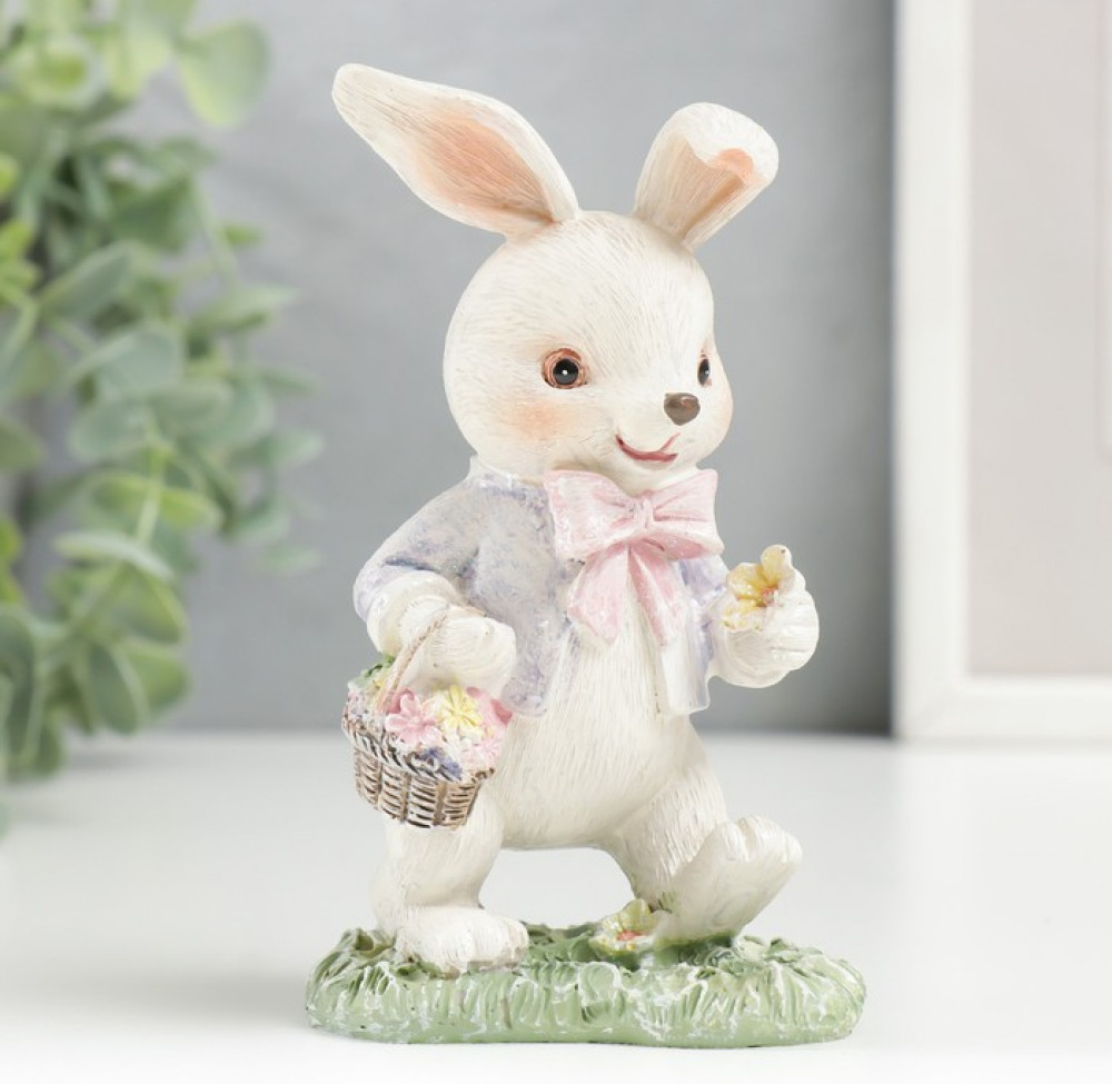 Фигурка «Нарядный зайчик с корзиной цветов на полянке»