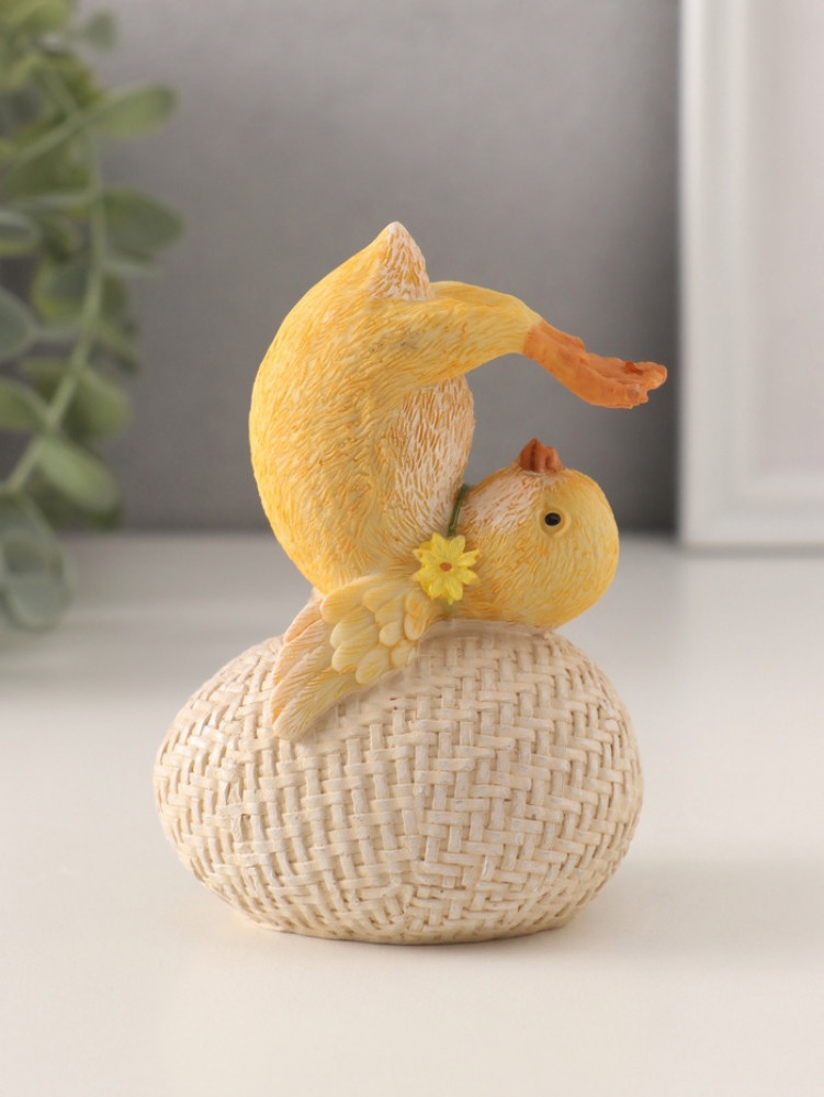 Фигурка «Цыплёнок на яйце: йога»