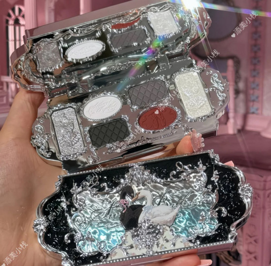 Тени для век «Flower knows Swan Ballet», оттенок 02 Black Swan