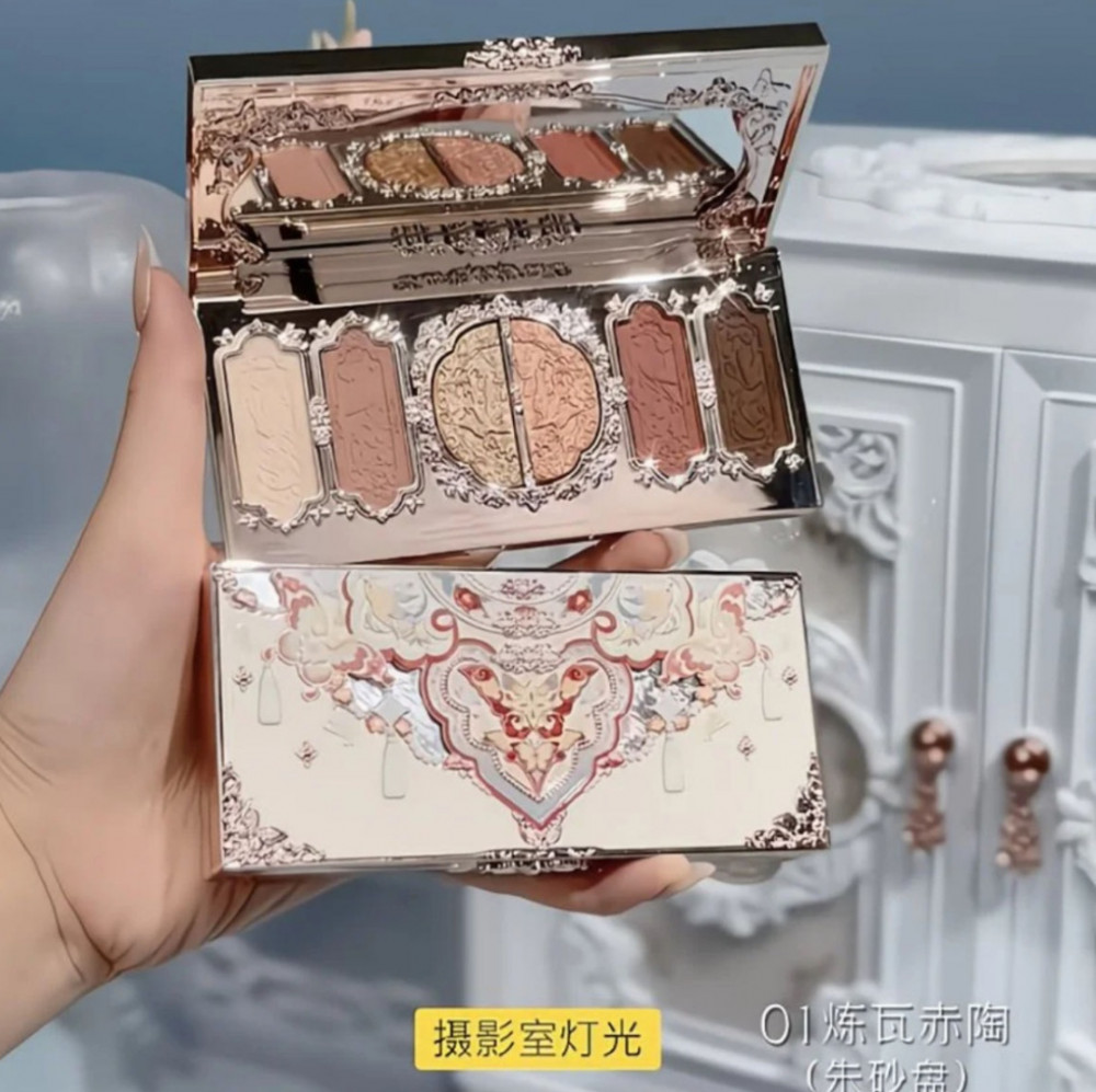 Тени прессованные «Butterfly cloud collar collection», оттенок 01 | Flower Knows