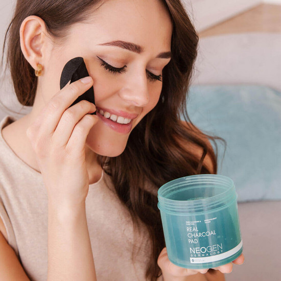 Очищающие пилинг-пэды с древесным углем против черных точек и расширенных пор «Dermalogy Real Charcoal Pad»