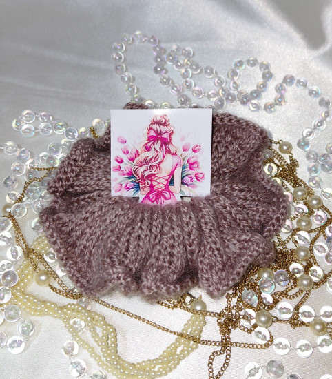 Резинка для волос вязаная