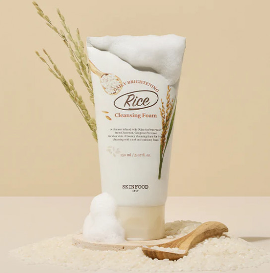 Осветляющая пенка для умывания с экстрактом риса «Rice Daily Brightening Cleansing Foam»