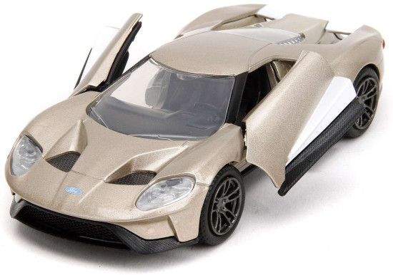 Модель машинки 2017 Ford GT