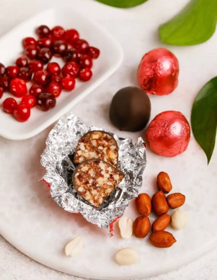 Мягкий грильяж с арахисом и клюквой