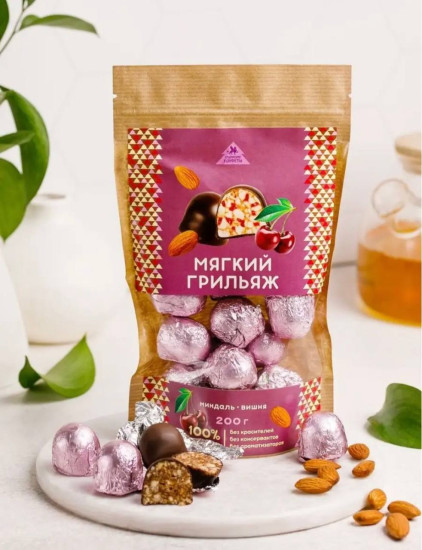 Мягкий грильяж с миндалем и вишней