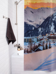 Штора для ванной с водоотталкивающей пропиткой «На лыжах в город» - Фото 3