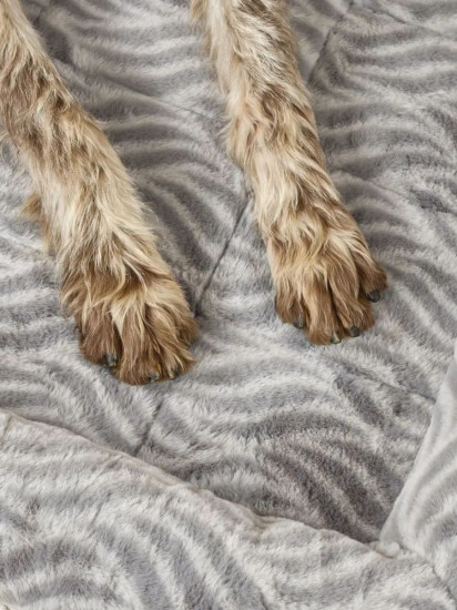 Лежанка для собак и кошек меховая