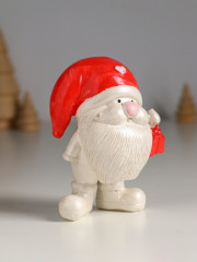 Фигурка «Гном с подарком» - Фото 1