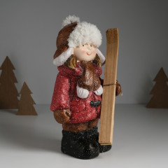 Фигурка «Малышка в красном пальто и шапке ушанке с лыжами» - Фото 2