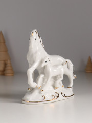 Фигурка «Лошадь с жеребёнком золотая грива» - Фото 2