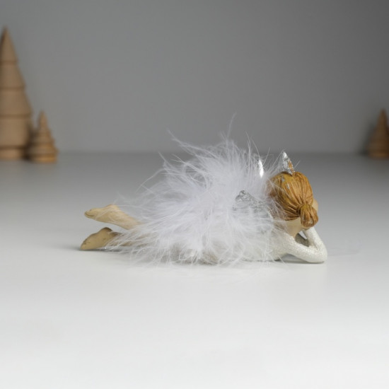 Фигурка «Ангелочек в белом платье с меховой юбочкой лежит»