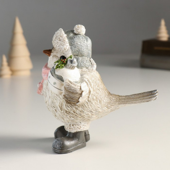Фигурка «Воробышек в шапке-ушанке с новогодним шариком»