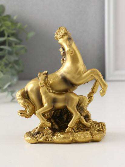 Фигурка «Золотая лошадь с жеребёнком»