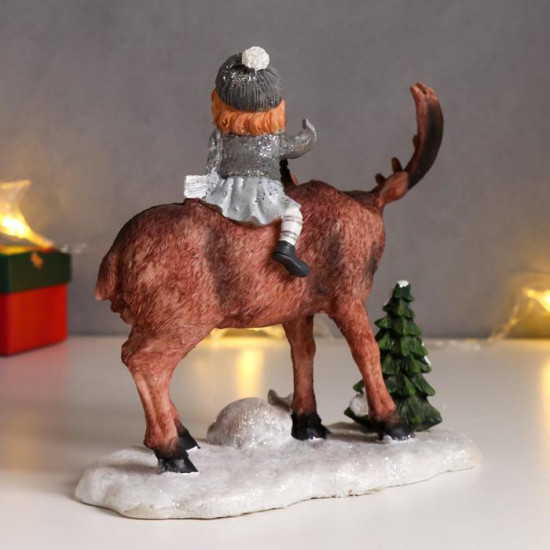 Фигурка «Малышка верхом на большом лосе»