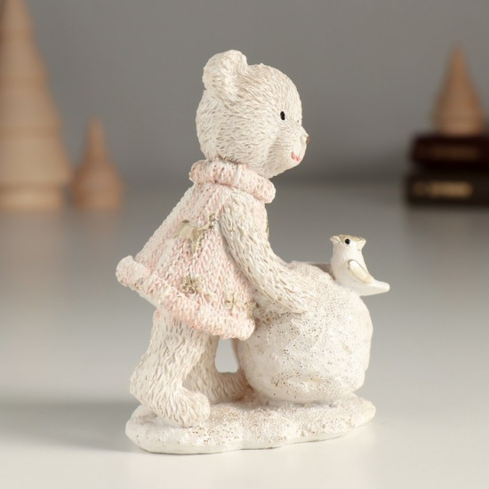 Фигурка «Мишка с птицей на большом снежке»