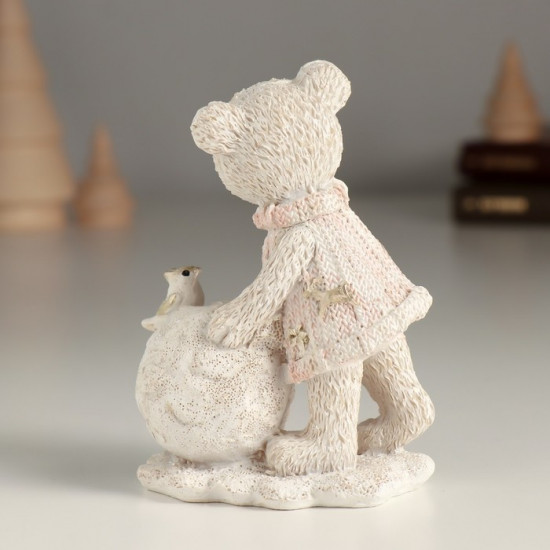 Фигурка «Мишка с птицей на большом снежке»