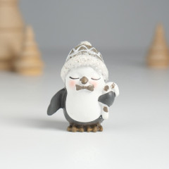 Фигурка «Пингвин в шапке с леденцом» - Фото 1